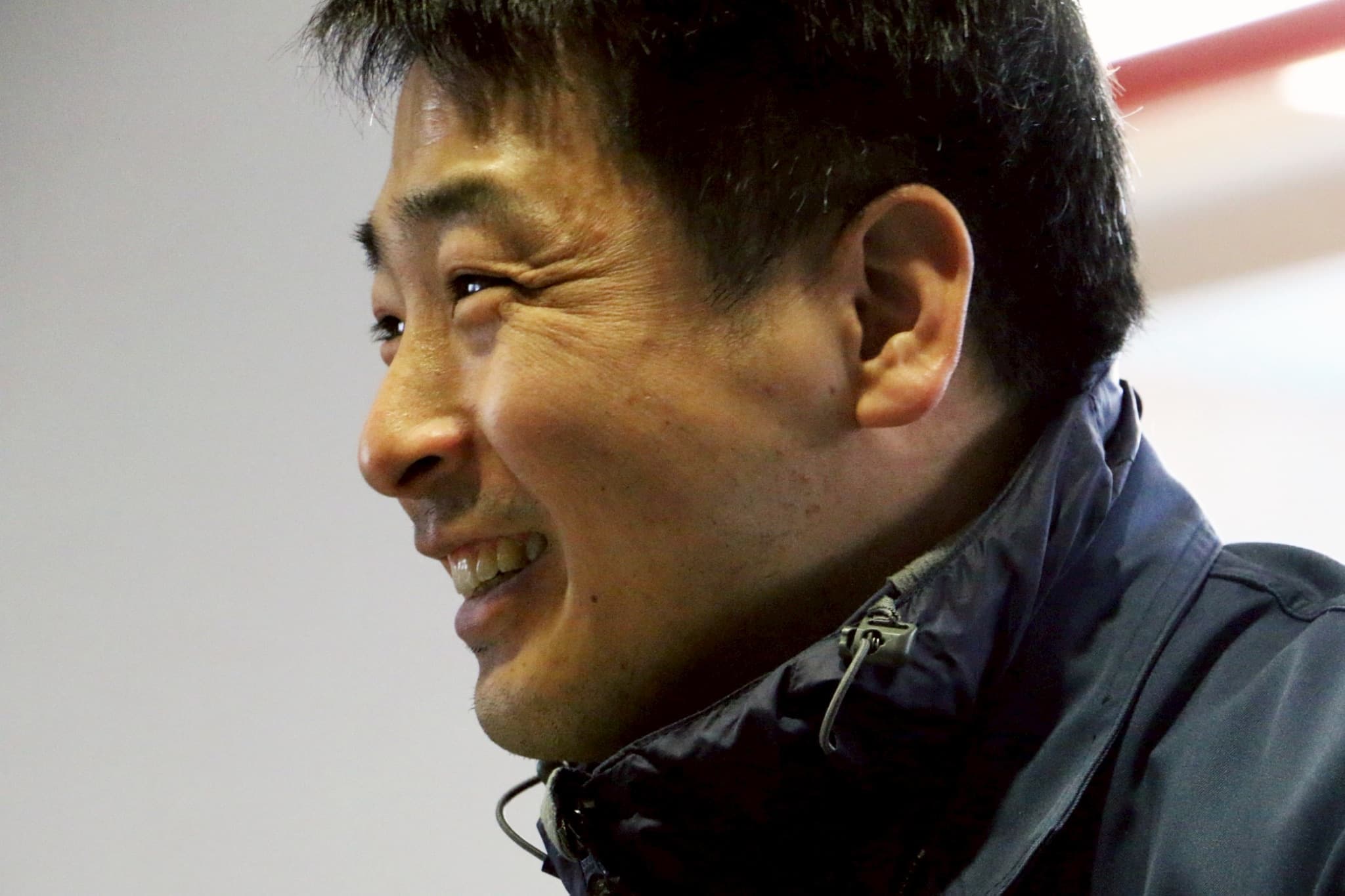笑顔で話す高橋工芸株式会社 代表 高橋和希